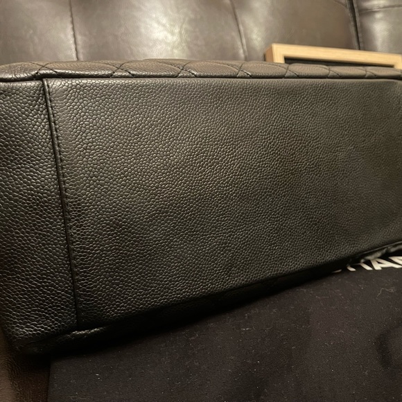 CHANEL GST BLACK CAVIAR GHW TOTE BAG - Picture 6 of 16